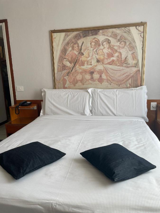 Hotel La Bussola Cittiglio Eksteriør billede